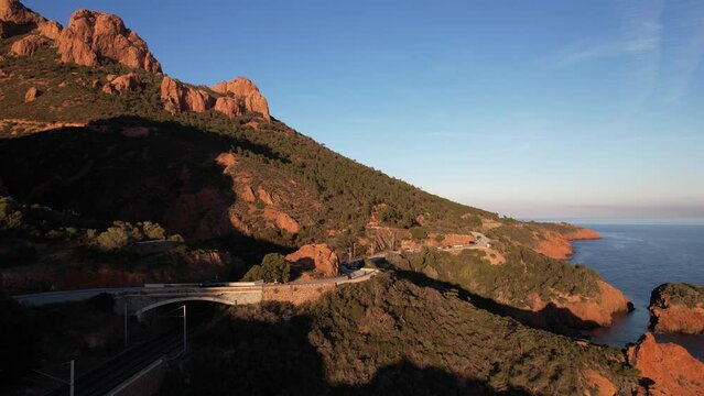 la belle Corniche d'Or au coucher du soleil - Massif de l'Esterel Var France
