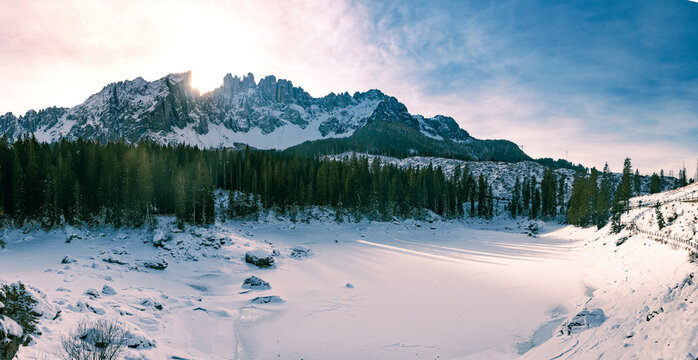 Karersee, Latemar im Winter
