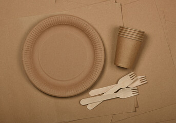 Disposable brown paper plate and coffee cups