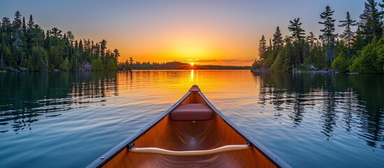 Photo a boat on a lake with the sun setting behind it - Powered by Adobe