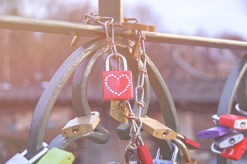 Valentinstag, Herz, Schlüssel, Schlüssel zu meinem Herzen, Liebe, Geländer, Kette, verliebt,...