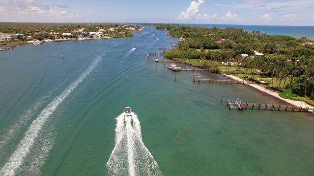 Aerial Video of Boating On The Intracoastal (ICW) Waterway and Jupiter Island Homes