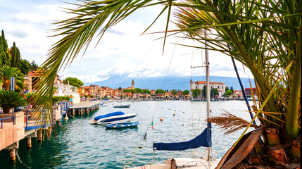 Hafen von Maderno am Gardasee, Italien © mojolo