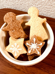 人型の手作りジンジャークッキー