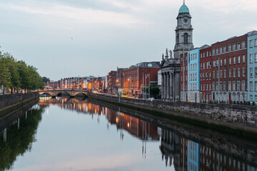 Fototapeta na wymiar River Liffey at dusk in Dublin, Ireland