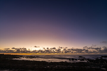 Obraz premium Sunrise on the Kaloko Beach in Honolulu Oahu Hawaii. wilight is light produced by sunlight scattering in the upper atmosphere, when the Sun is below the horizon, which illuminates the lower atmosphere