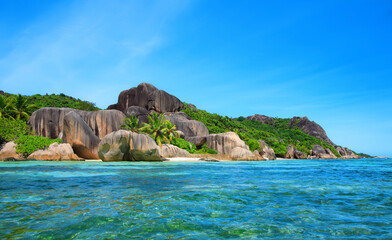 Obraz premium West coast of Island La Digue, Republic of Seychelles, Africa.