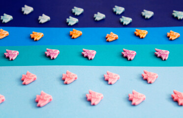 Fish of different colors, beads to make necklaces and bracelets