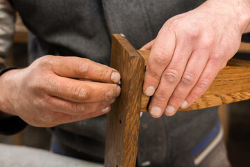 The joiner connects the details of the cabinet leg