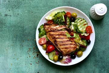 Grilled chicken fillet with fresh vegetable salad. Top view with copy space. - 728086996