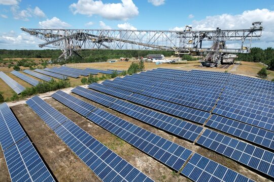 Besucherbergwerk F&ouml;rderbr&uuml;cke F60 mit Solarfeld 2023