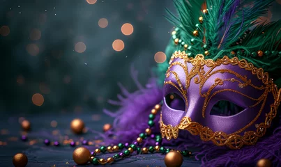 Gardinen  Mardi Gras carnival mask and beads on purple background © ChubbyCat