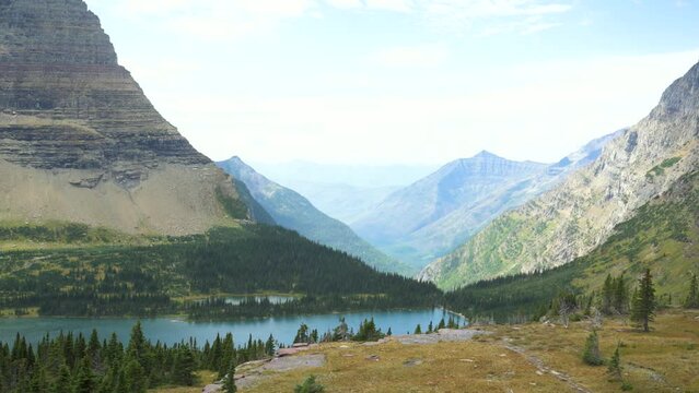 Hidden Lake viewed from the overlook with Bearhat mountain in the background, pan