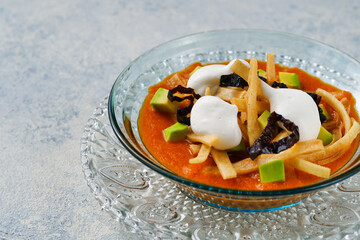 メキシコのトルティージャのスープ　ソパ・デ・トルティージャ（ソパ・アステカ）コピースペースあり
 Mexican tortilla soup　Sopa de Tortilla (Sopa Azteca）with copy space