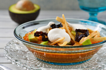 メキシコのトルティージャのスープ　ソパ・デ・トルティージャ（ソパ・アステカ）コピースペースあり
 Mexican tortilla soup　Sopa de Tortilla (Sopa Azteca）with copy space