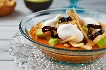 メキシコのトルティージャのスープ　ソパ・デ・トルティージャ（ソパ・アステカ）コピースペースあり
 Mexican tortilla soup　Sopa de Tortilla (Sopa Azteca）with copy space