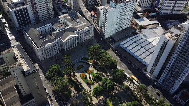 Praça Santos Andrade em Curitiba