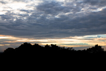 Obraz premium Panoramic cloudscape with the sun rays radiating from behind the cloud.Phnom Bakheng sunset view Angkor Wat, Siem Reap, Cambodia