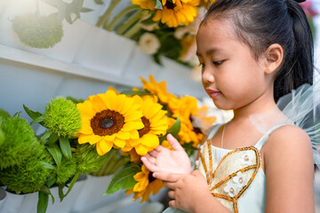 Naklejka premium child with flowers
