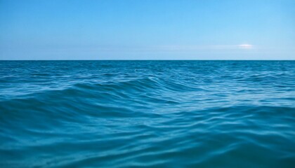 Obraz premium Waves of the open sea under the blue sky. horizon