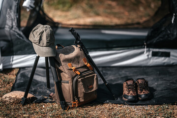 Obraz premium tents pitched on hillsides beside streams of water from waterfalls. hiking bag, hiking shoes on the ground.