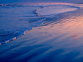 冬の夕暮れの浜辺　日本千葉県の九十九里浜