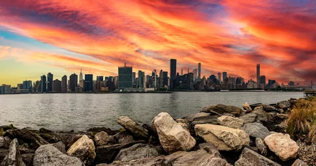 Foto op Canvas The Manhattan skyline at sunrise from Long Island which is an island that extends across New York (USA) and one of the best viewpoints in the Big Apple. © Lifes_Sunday