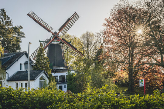 Germany, Hamburg,Gluck zu windmill in spring