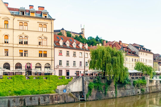 Slovenia, Ljubljana, Buildings along Ljubljanica rive canal