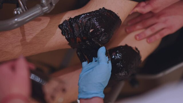 Mud wrap, mud treatment, slow motion shooting, vertical shooting