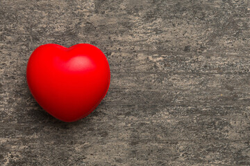 Obraz premium red heart shape on colored background. minimal concept top view with copy space
