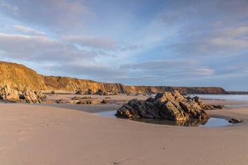Fototapeta na wymiar Marloes Sands beach on the Pembrokeshire Coast in Wales at sunset