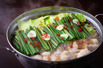 日本のもつ鍋を食べる