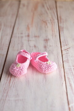 Botitas rosas para bebé de crochet