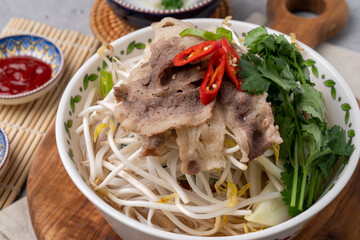 Beef, rice noodles, side dishes, drinks, menbosa, Thai food, fried rice, Vietnamese food, kaopat, pad thai, Heo Hyang ganji