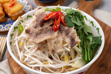 Beef, rice noodles, side dishes, drinks, menbosa, Thai food, fried rice, Vietnamese food, kaopat, pad thai, Heo Hyang ganji