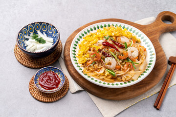 Beef, rice noodles, side dishes, drinks, menbosa, Thai food, fried rice, Vietnamese food, kaopat, pad thai, Heo Hyang ganji