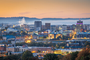 Fototapeta na wymiar Chattanooga, Tennessee, USA downtown city skyline at dusk.