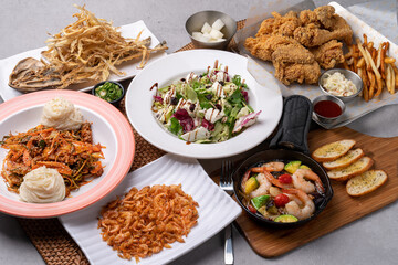 Muktae, snacks, sea snail, fried chicken, salad, ricotta cheese, freshwater shrimp, fried food, gambas, noodle soup,