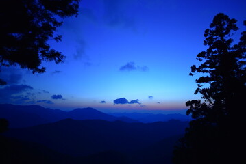 Fototapeta na wymiar 奈良県の十津川村にある玉置山の夜明け