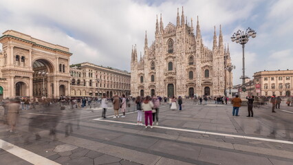 Obraz premium Panorama showing Milan Cathedral and Vittorio Emanuele gallery timelapse.