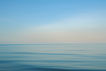Obraz premium Aerial panorama of Thailand's verdant, lush tropical island, National Park Island, with blue and aquamarine the sea, and clouds shining by sunlight in the background.