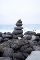 Fototapeta premium Balance stone tower on sea shore