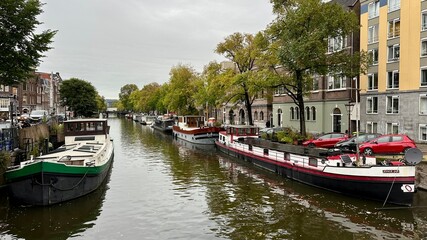 Fototapeta na wymiar Canal Life in Amsterdam