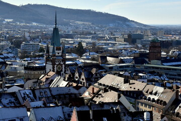 Das Martinstor in Freiburg im Winter