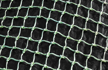 rede verde sobre fundo negro