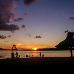 PLAYA EN ATARDECER