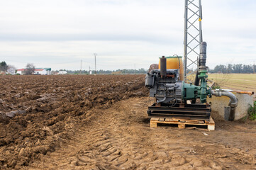 Obraz premium Agricultural Technology: Water Pump Ready for Irrigation.