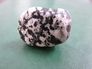 Obraz premium The first stone in history that contains the face of a strange being