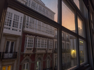 Obraz premium Twilight Reflections: The Quietude of Urban Serenity